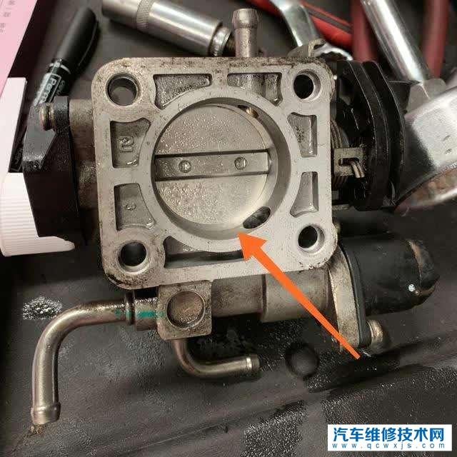 汽車油門變重是什么原因造成的?該如何處理?