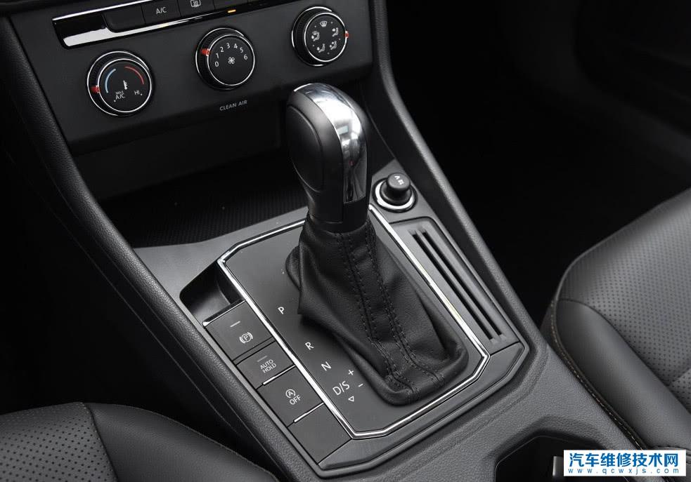 掛p檔踩油門會傷車嗎?掛p檔踩油門會發(fā)生什么?