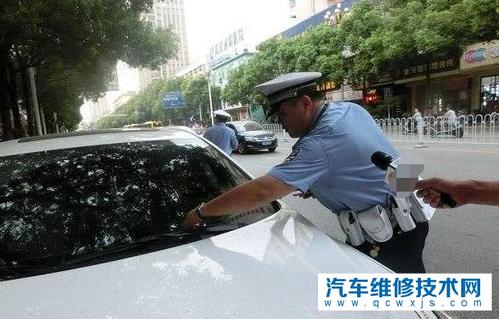 開車的時(shí)候不小心撞到了違停的汽車，誰的責(zé)任？