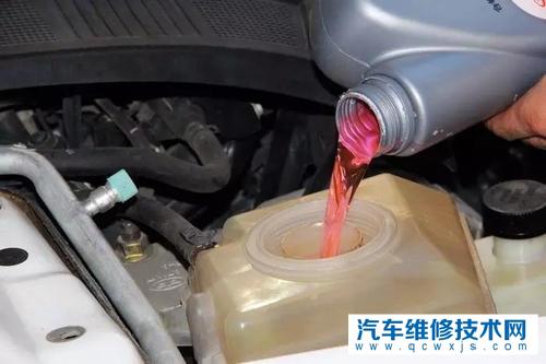 汽車水箱多久加一次水呢?加水和加冷卻液的不同之處是什么?