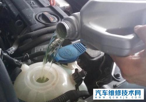 汽車水箱多久加一次水呢?加水和加冷卻液的不同之處是什么?