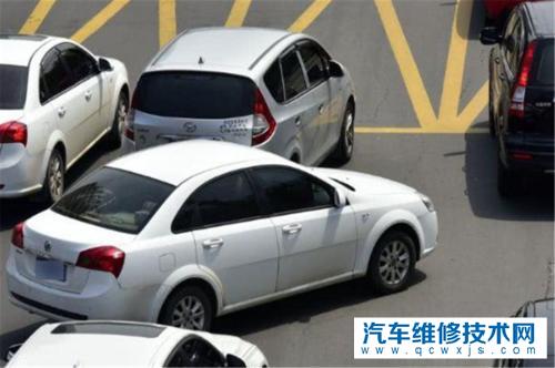 加塞汽車被撞，責任是如何劃分的？