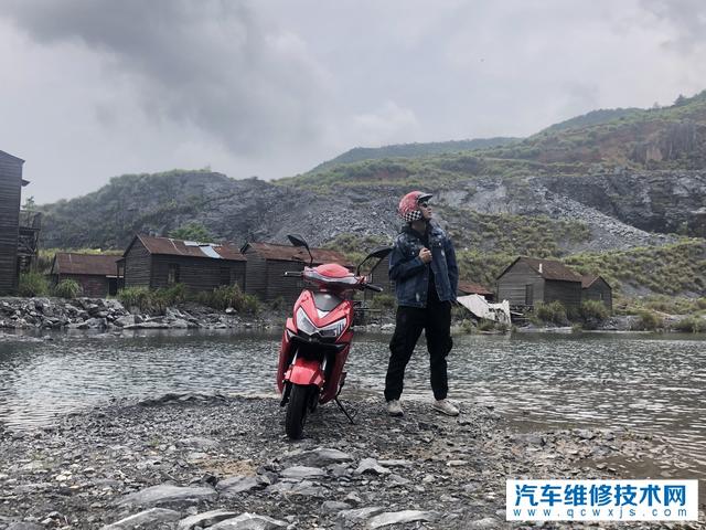 要求騎電動車帶頭盔是好事，可停車后頭盔怎么保管被人偷怎么解決？