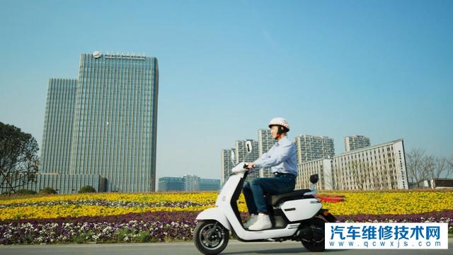 你知道騎電動車戴頭盔的好處嗎？