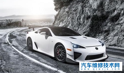 汽車發動機滲油正常嗎？汽車發動機滲油怎么處理？