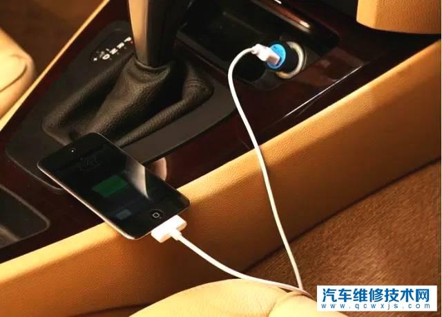 汽車usb接口能直接給手機充電嗎?對手機和汽車有哪些影響?