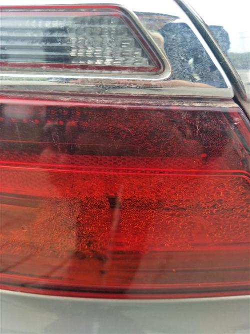 水是如何進入到尾燈里的?汽車尾燈進水了該如何處理?
