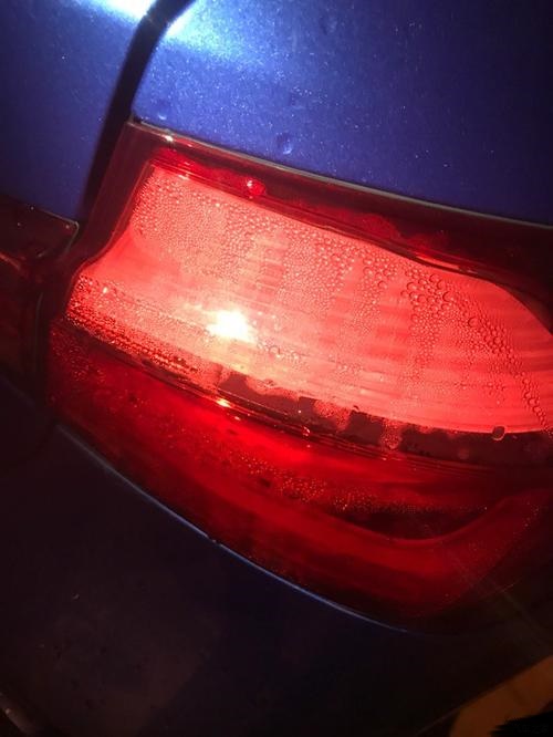 水是如何進入到尾燈里的?汽車尾燈進水了該如何處理?