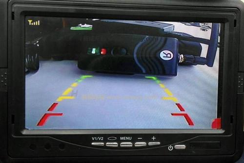 在倒車時，如何判斷車尾與后面障礙物距離？