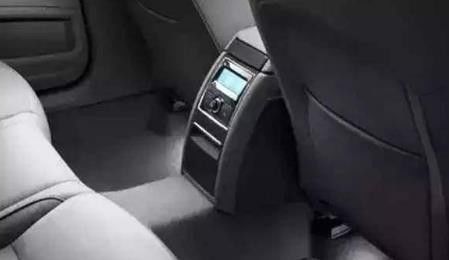 汽車后排中間的凸起是什么？這個凸起有哪些用?