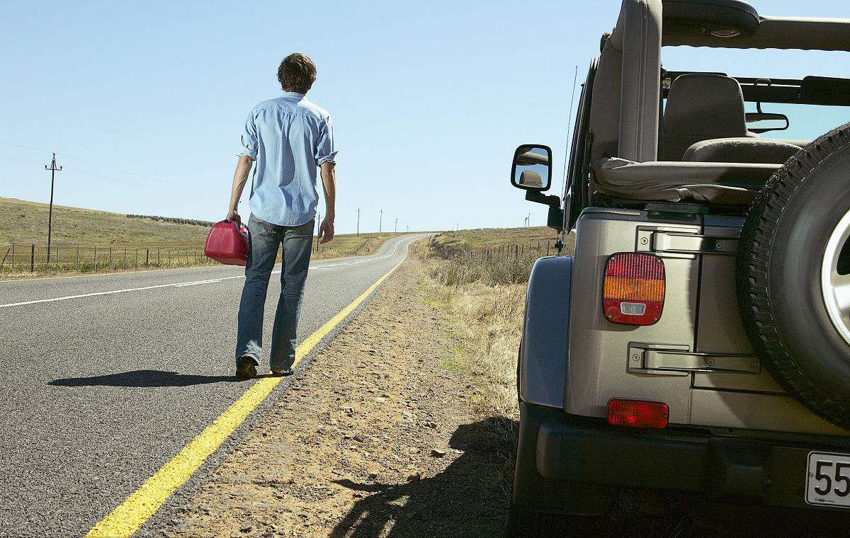 汽車電瓶沒電的表現有哪些？導致汽車電瓶沒電的原因是什么？