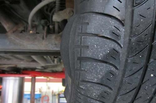 汽車(chē)輪胎鼓包是什么原因造成的?鼓包了還能用嗎？