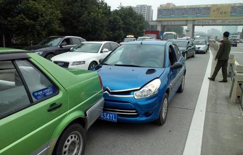 追尾駕駛證會扣分嗎？追尾之后該怎么處理？