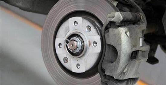 前輪剎車片比后輪剎車片磨損的快，這是什么問題？