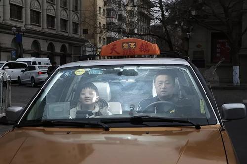 為什么兒童不能坐副駕駛?副駕駛幾歲兒童才能坐?