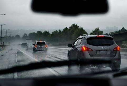 汽車年檢需要帶什么？年檢費用要多少？