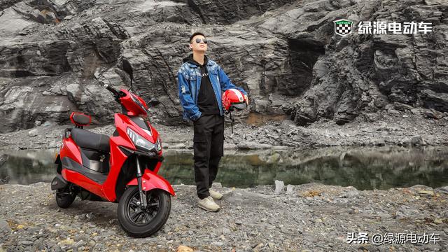 拋開(kāi)經(jīng)濟(jì)條件，運(yùn)動(dòng)款自行車(chē)和便捷的電動(dòng)車(chē)，年輕人該選擇哪種？