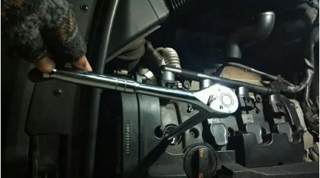 奧迪A4L火花塞型號及更換方法講解