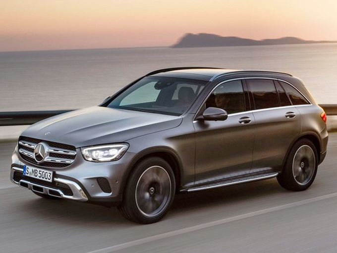 奔馳、寶馬和奧迪車型基本是7年左右進行一次換代升級。